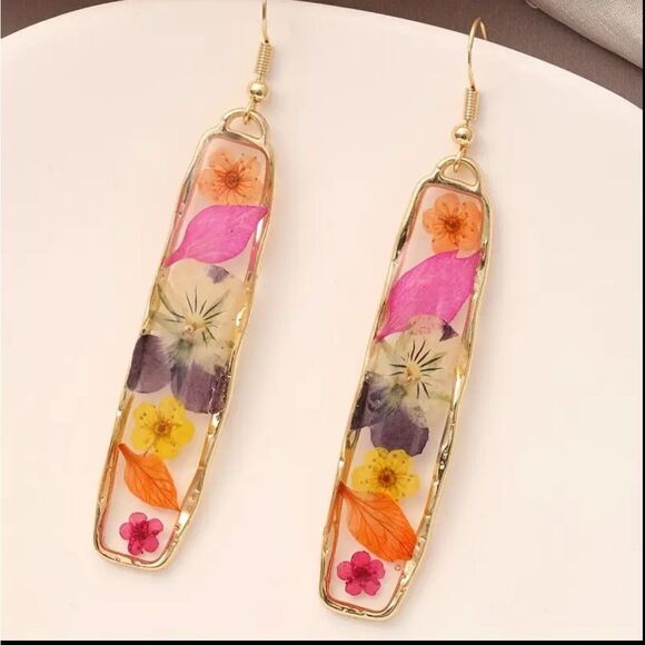 Pressed Flower Resin Drop Earrings - Picture 1 of 4